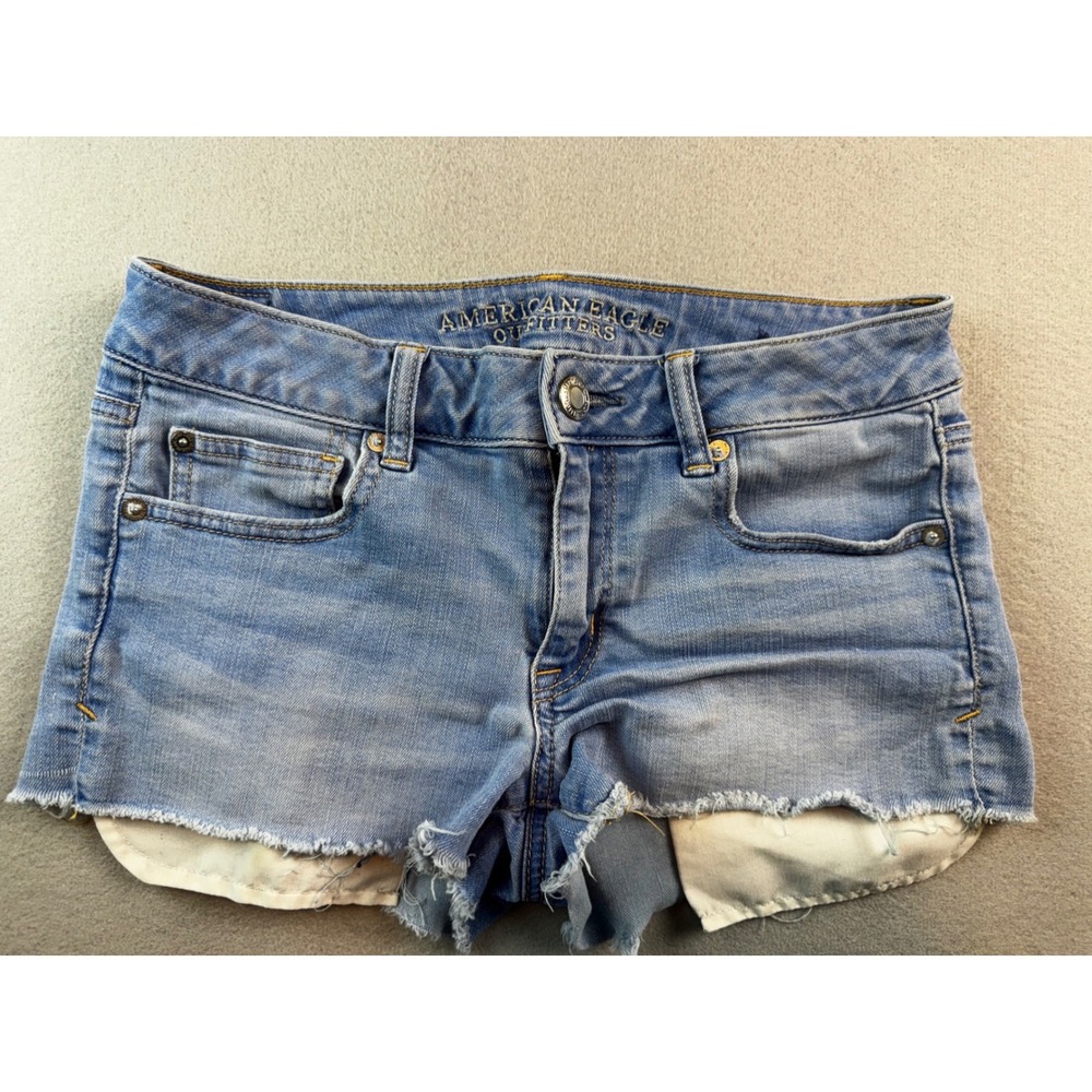 American Eagle Super Stretch Light Wash Raw Hem Denim Cut Off Shorts Womens 8